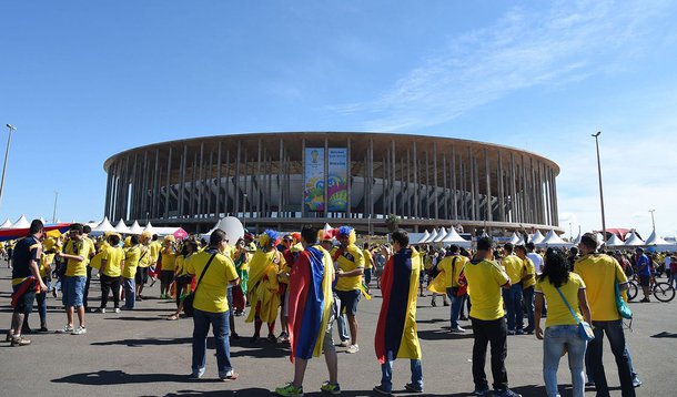 Em nota, a Secretaria de Segurança Pública do Distrito Federal informou nesta quinta (19) que o segundo jogo no Mané Garrincha, entre Colômbia e Costa do Marfim, "transcorreu com tranquilidade"; Polícia Civil registrou quatro prisões em flagrante (um brasileiro e três colombianos) por venda ilegal de ingressos, e seis ocorrências por furto de ingressos na área do estádio