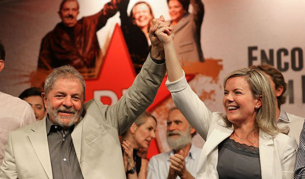 No lançamento da campanha da senadora Gleisi Hoffmann, candidata ao governo do Paraná, ex-presidente Lula não poupou elogios: "Se esta mulher fizer no estado o que fez na Casa Civil, não tenho dúvida nenhuma que a Gleisi será motivo de orgulho para o Paraná"