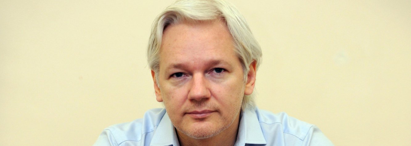 Fundador do WikiLeaks, Julian Assange, está há dois anos dentro da embaixada do Equador em Londres para escapar da extradição para a Suécia, onde é acusado de abuso sexual, o que ele nega