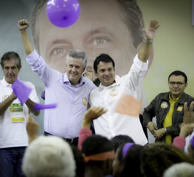 O senador conta com apoio da coligação entre PSB, PDT, Rede Sustentabilidade, PSD e Solidariedade para se viabilizar como a "terceira via" na disputa pelo governo do Distrito Federal. O PSD indicará, em comum acordo com o conjunto de partidos, o candidato a vice-governador. A coligação também confirmou o apoio ao deputado Reguffe para o Senado