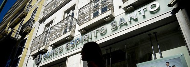A Espirito Santo International (ESI), holding do clã financeiro português em dificuldades financeiras, fez pedido à Justiça de Luxemburgo de proteção contra credores nesta sexta-feira, três dias depois da Rioforte, controlada pela empresa, ter dado calote em uma dívida de mais de 1 bilhão de dólares; a ESI detém 100% da Rioforte, cujo calote da dívida devida à Portugal Telecom disparou uma crise na planejada fusão da operadora portuguesa com sua parceira brasileira Oi