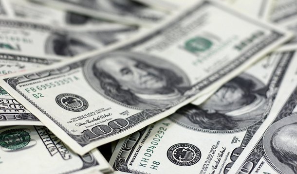 Moeda norte-americana caiu mais de 1% e voltou abaixo do teto informal de R$ 2,25 nesta sexta-feira, um dia após a divulgação da pesquisa eleitoral Datafolha; com isso, corrigiu boa parte da expressiva alta da véspera
 