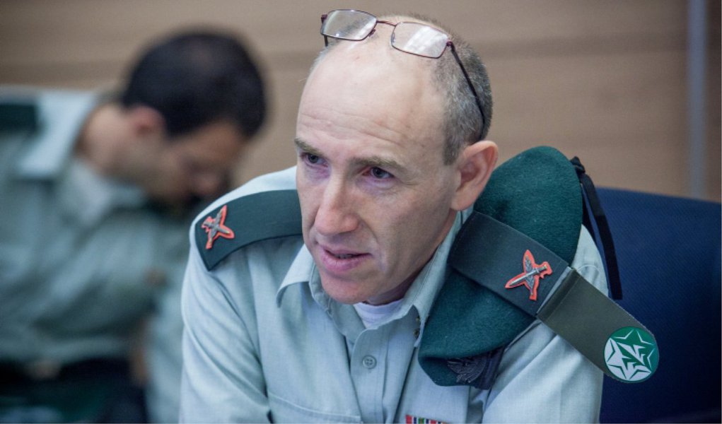 O exército israelense criou hoje (3) uma equipe para reunir informações e provas sobre a ofensiva que mantém contra o grupo islâmico Hamas, na Faixa de Gaza, para evitar eventuais acusações de crimes de guerra; segundo o jornal diário Haaretz, a equipe é liderada pelo chefe do gabinete de Planejamento do exército, Nimrod Sheffer