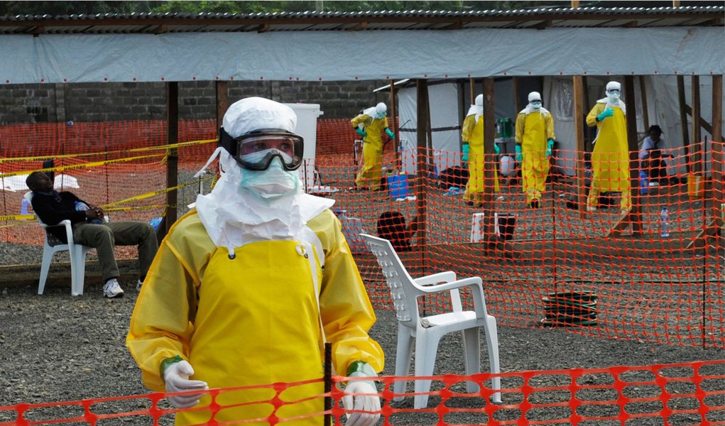 Apesar dos números, a Organização Mundial da Saúde (OMS) divulgou relatório nesta quarta-feira, 27, em que acredita não haver relação entre esses casos, registrados na província congolesa de Equateur, e os da Libéria, Nigéria, Guiné e de Serra Leoa; Ministério da Saúde do Congo está rastreando possíveis contatos que os contaminados tiveram para evitar maior disseminação da doença, e acompanha 80 pessoas de perto, com base em experiências anteriores, pois este é o sétimo surto de ebola no país, onde o vírus surgiu pela primeira vez em 1976, quando o país ainda era conhecido como Zaire