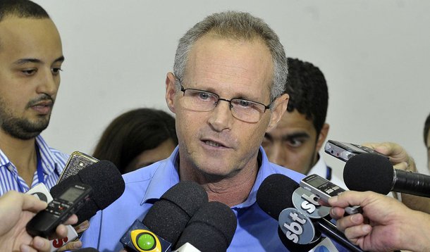 Secretário de Segurança do Rio de Janeiro diz que maior desafio das polícias é o de trabalhar sem essas guias, num contexto cinzento, em que a cada golpe de cassetete sua legitimidade é questionada: “A chance de um rojão matar uma pessoa em um protesto seria menor se as regras estivessem bem definidas na lei”, disse, em referência à morte do cinegrafista da Bandeirantes