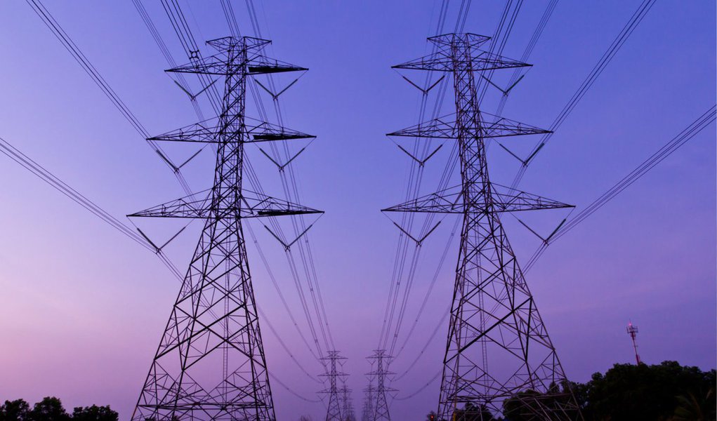 Agência Nacional de Energia Elétrica (Aneel) autorizou nesta sexta-feira uma revisão para baixo da carga do sistema elétrico brasileiro para o período de 2014 a 2018, o que reduzirá o preço da energia de curto prazo