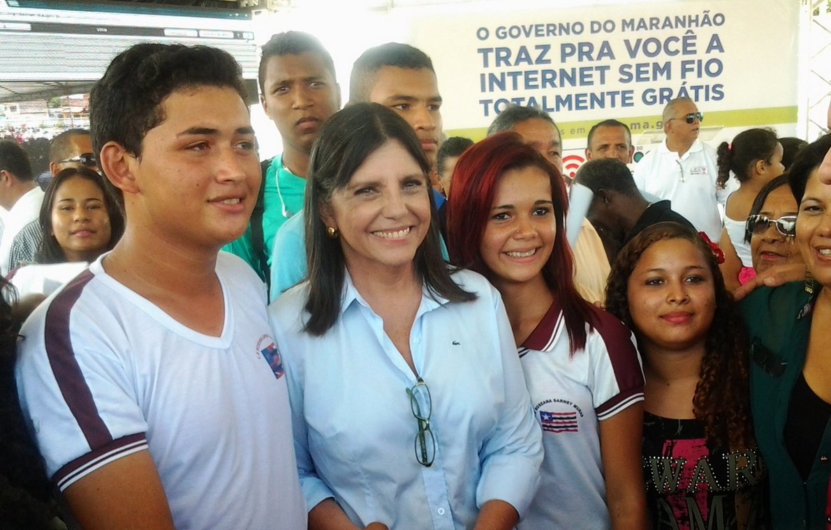 Roseana Sarney e o secretário de Estado de Planejamento e Orçamento, João Bringel, lançaram sábado, na Unidade de Segurança Comunitária (USC) da Vila Luizão, o Programa Viva Internet;  ação garante acesso gratuito à internet via wi-fi, disponível em áreas turísticas, escolares e residenciais de São Luís; primeiros pontos ativos estão localizados na Avenida Litorânea e na Vila Luizão (com cobertura na Avenida Luizão, Feira da Vila Luizão e Unidade de Segurança Comunitária)