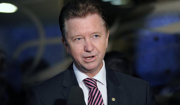 O PSDB confirmou a pré-candidatura do deputado federal Luiz Pitiman ao governo do Distrito Federal; segundo nota do partido enviada à Imprensa, a indicação foi consequência da Comissão Especial criada pela sigla tucana; o texto  informa, ainda, que o parlamentar está autorizado a costurar alianças com outras legendas e lideranças interessadas em formar uma coligação visando o Palácio do Buriti