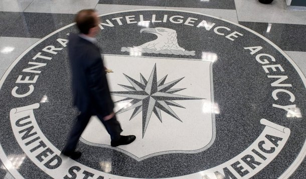 Agência Central de Inteligência dos Estados Unidos esteve envolvida na operação de espionagem contra a Alemanha que levou ao suposto recrutamento de um funcionário da inteligência alemã e renovou a revolta em Berlim, disseram nesta segunda-feira dois altos funcionários norte-americanos à agência Reuters