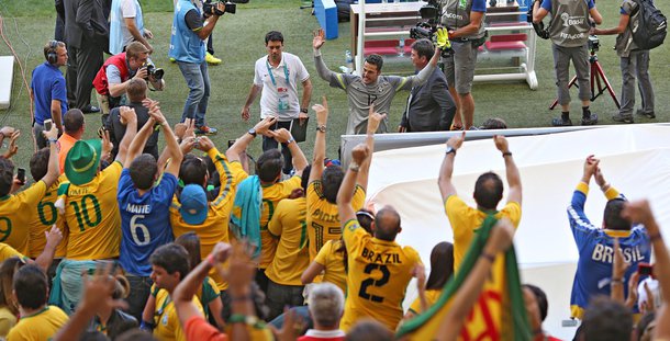 "Fantasmas do anti-Copa eram tão grotescos que a maioria dos brasileiros encara encontro com a realidade com alegria", diz o jornalista Paulo Moreira Leite; "Estamos falando de futebol, não de política. Quem não soube distinguir as proximidades e distâncias destes universos, perdeu a Copa na partida inaugural, aquela do VTNC, e foi eliminado sem nenhum ponto ganho"