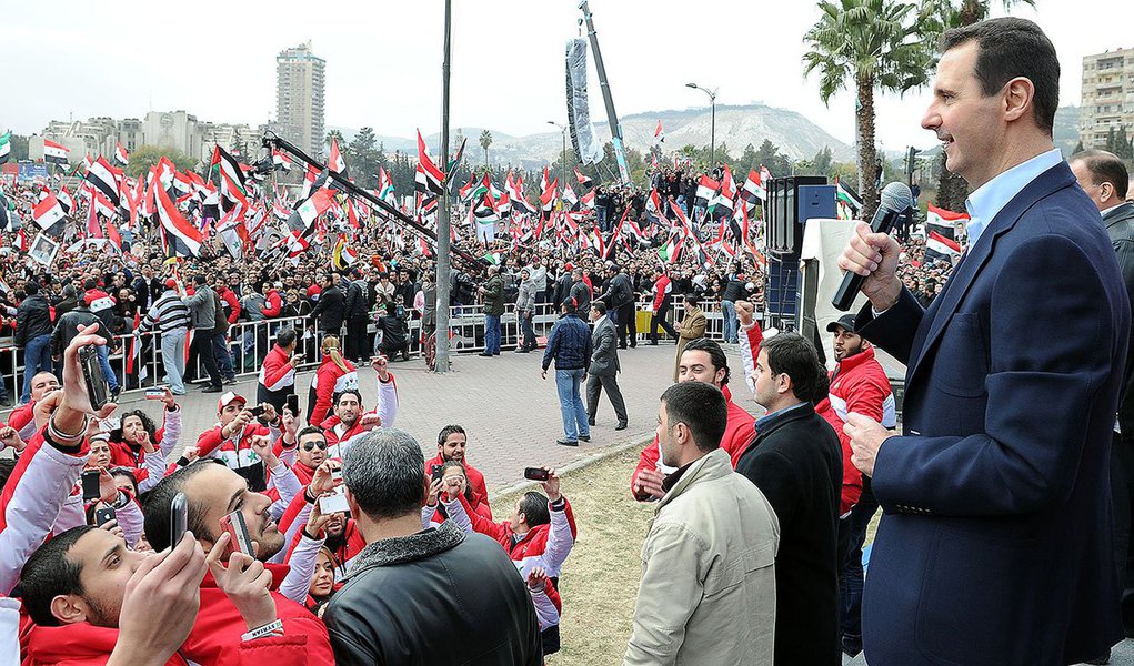 Em uma cerimônia na capital Damasco, Bashar Al Assad jurou sobre o Alcorão, perante deputados e na presença de mais de mil convidados para reassumir a presidência da Síria, destruída por mais de três anos de guerra civil, que já causaram mais de 170 mil mortos