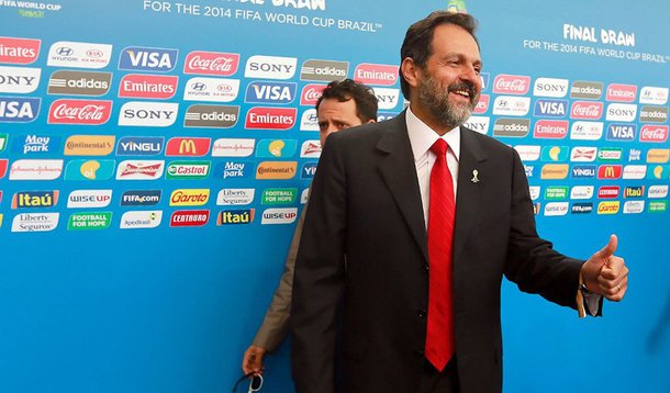 Até então, o partido estudava lançar o deputado federal Geraldo Magela ou o deputado distrital Chico Leite, mas diante das pressões do chamado G5, PEN, PTC, PTdoB, PHS e PRP, nanicos da base aliada de Agnelo, o cenário pode mudar; com três deputados distritais, eles podem aumentar tempo de exposição do atual governador na TV