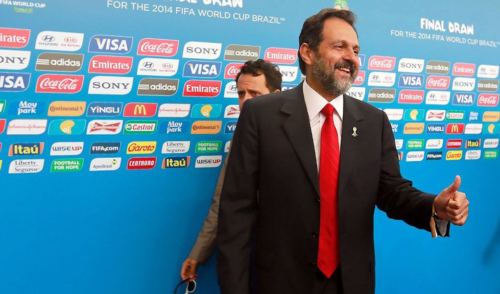 Até então, o partido estudava lançar o deputado federal Geraldo Magela ou o deputado distrital Chico Leite, mas diante das pressões do chamado G5, PEN, PTC, PTdoB, PHS e PRP, nanicos da base aliada de Agnelo, o cenário pode mudar; com três deputados distritais, eles podem aumentar tempo de exposição do atual governador na TV