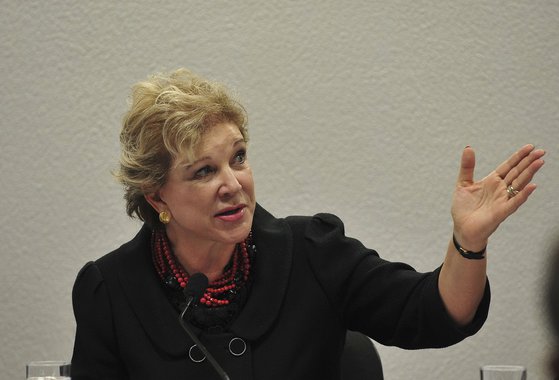 "É preciso colocar os trabalhadores no processo. Eles têm agora que chegar a suas empresas e dizer que querem", opinou a ministra da Cultura, Marta Suplicy, para quem a participação dos trabalhadores será um fator determinante para aumentar o ritmo de adesão das empresas ao benefício; Marta participou de audiência pública da Comissão de Educação, Cultura e Esportes do Senado