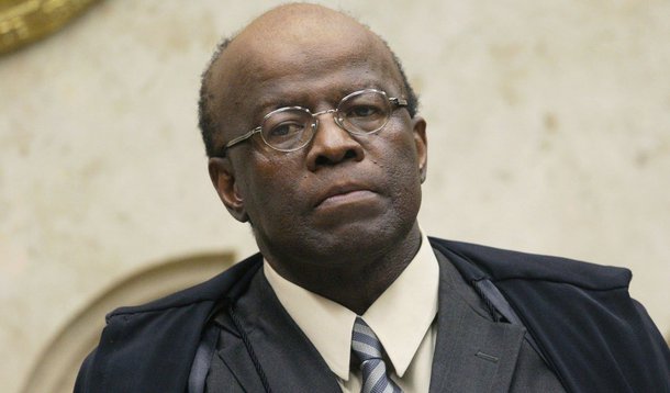 "A catarse inicial foi feita: os condenados foram presos. A grande novidade agora é: e se prenderam inocentes, e se o julgamento foi equivocado?", questiona texto publicado pelo blog de Miguel do Rosário; artigo diz ainda que "a mídia está tropeçando no próprio pé", uma vez que "seu interesse exagerado, histérico, na condenação, não deixará de ser associado à vergonhosa truculência de Joaquim Barbosa"