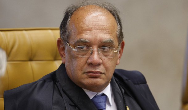 Blogueiro Eduardo Guimarães detalha as ações contra o ministro Gilmar Mendes por ter afirmado, publicamente, que os cidadãos que fizeram doações em dinheiro aos petistas José Genoino, José Dirceu, Delúbio Soares e João Paulo Cunha para fazerem frente às multas que lhes foram impostas pela Ação Penal 470, seriam suspeitos de "lavagem de dinheiro"