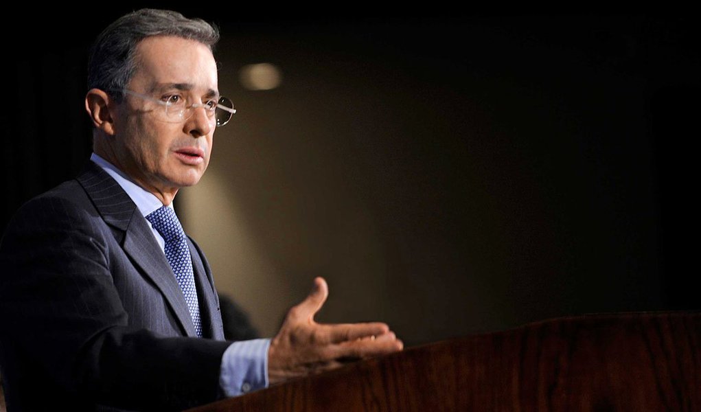 Apesar dos 2 milhões de votos obtidos pelo ex-presidente, presidente Juan Manuel Santos manteve a liderança com 14 milhões de votos para os três partidos que compõem sua base atualmente (Partido de la U, Cambio Radical e Liberal); base governista conquistou 47 vagas para o Senado, que tem ao todo 102 cadeiras