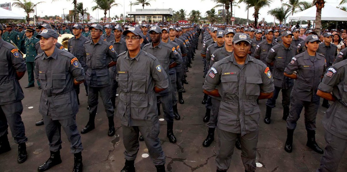 Categoria paralisou as atividades após assembleia geral realizada na noite desta quarta-feira; os policiais estão descontentes com o reajuste de 7% no salário, que para eles representa apenas reposição de perdas inflacionárias e não um aumento real