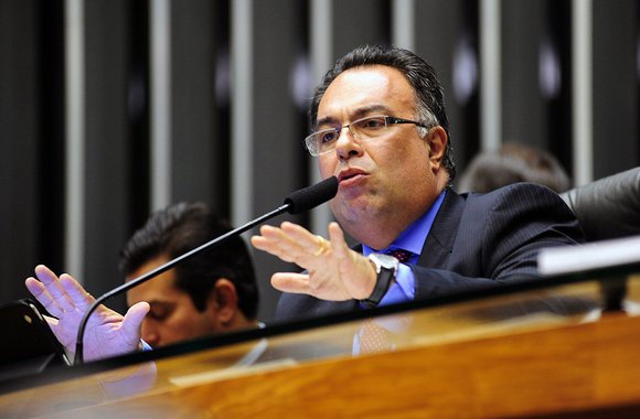 Conselho de Ética da Câmara reúne-se para votação do parecer preliminar do relator Júlio Delgado (PSB-MG), que recomenda a continuação do processo disciplinar contra o deputado licenciado André Vargas (PR); na semana passada pedido de vista conjunta adiou a análise do texto; caso seja aprovado o relatório, Vargas terá 10 dias úteis para apresentar sua defesa escrita