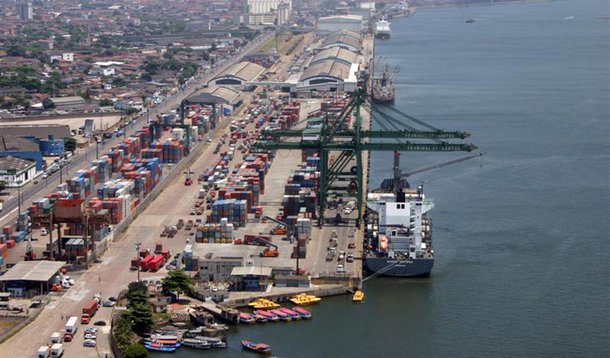 Secretaria de Portos do governo federal anunciou a autorização da concessão de cinco novos terminais de Uso Privado (TUPs), localizados em Niterói (RJ), Porto Belo (SC), Guarujá (SP), São João da Barra (RJ) e Santos (SP); terminais são os primeiros concedidos após a entrada em vigor do novo marco regulatório do setor portuário, de junho de 2013