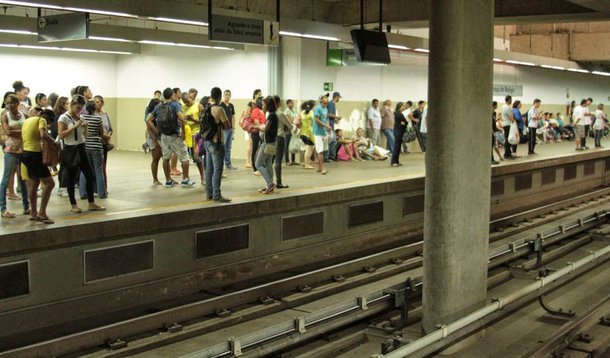 Metroviários do Distrito Federal decidiram retomar a greve por tempo indeterminado, após reunião sem acordo da categoria com o GDF, que ocorreu neste final de semana; conforme o Tribunal Regional do Trabalho (TRT), o caso será levado para o Ministério Público do Trabalho e, depois, volta para o tribunal para ser analisado e julgado nas próximas semanas
