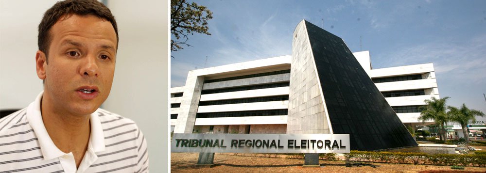 Tribunal Regional Eleitoral do Distrito Federal (TRE-DF) decretou a perda do cargo de deputado distrital de Israel Matos Batista (PV), por infidelidade partidária; a Justiça eleitoral comunicará a decisão à Presidência da Câmara Legislativa do DF para o Legislativo distrital cumpra a determinação em um prazo de até dez dias e dê posse ao primeiro suplente do PDT/DF