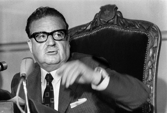Com a decisão, está encerrada a investigação iniciada há três anos pelo ministro Mario Carroza, para saber se houve participação de outras pessoas na morte do ex-presidente chileno, falecido em 11 de setembro de 1973; Supremo Tribunal ratificou a decisão do juiz, que concluiu que Allende se matou no Salão Independência do Palácio La Moeda, sede do governo 