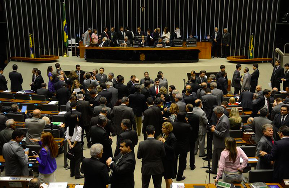 O Congresso Nacional decide, em sessão conjunta da Câmara e do Senado, na próxima terça-feira 18, se mantém 12 vetos da presidente Dilma Rousseff a projetos de lei aprovados pelo Parlamento no ano de 2013; o ponto mais polêmico é sobre o texto que facilita a criação de municípios, vetado integralmente sob o argumento de que a nova lei aumentaria as despesas públicas