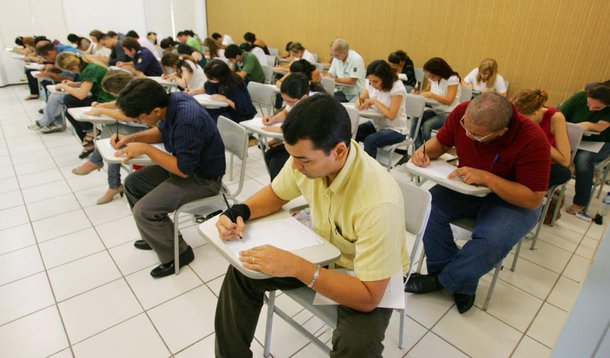 Responsável pela autorização de vagas no Executivo, o Ministério do Planejamento, Orçamento e Gestão informou que as 47.112 vagas disponibilizadas pela Lei Orçamentária referem-se a cargos já existentes, mas que não estão ocupados – 42.353 destinados ao atendimento de demandas de órgãos públicos por novos quadros de pessoal e 4.759 à substituição de funcionários terceirizados