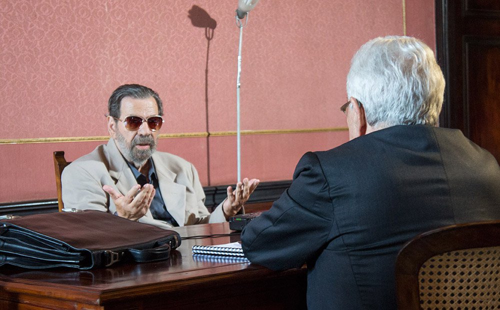 Coronel reformado do Exército, Paulo Malhães, de 76 anos, foi encontrado morto nesta manhã em seu sítio na zona rural de Nova Iguaçu, na Baixada Fluminense; segundo a polícia, três homens invadiram a casa, amarraram a mulher e o caseiro, e procuraram armas; durante a ação, o militar foi morto; em depoimento à Comissão Nacional da Verdade no mês passado, Malhães admitiu ter torturado, matado e ocultado cadáveres durante a ditadura militar