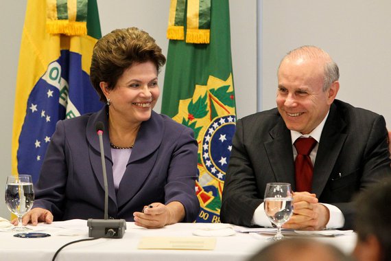 Ministro da Fazenda, Guido Mantega, deu início à maratona de encontros com o setor produtivo; orientação é escutar as queixas e sugestões dos capitães da indústria, descontentes com a falta de comunicação com o Planalto e defensoras do ‘Volta, Lula’; almoço em São Paulo vai reunir time de 17 empresários, como Murilo Ferreira, da Vale, Jorge Gerdau e Raul Calfat, da Votorantim