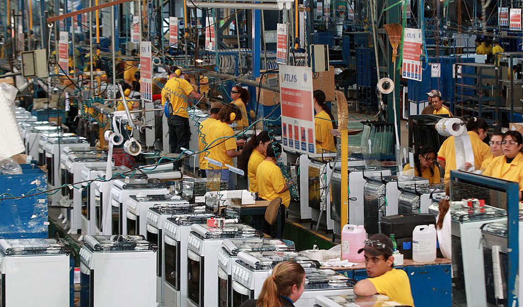 Esse foi o maior crescimento desde abril deste ano, quando a expansão, na comparação com março, ficou em 1,38%; em relação a outubro do ano passado, houve crescimento de 3,82%