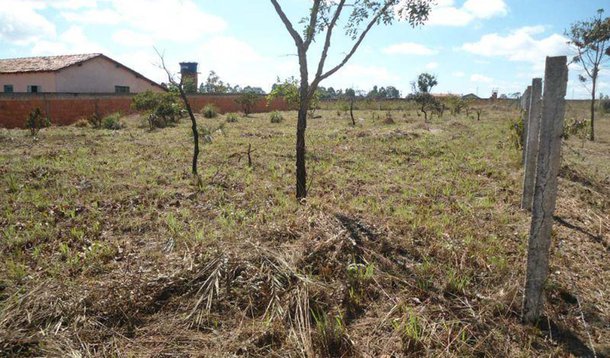 A Secretaria de Habitação concluiu o processo que prevê a implementação de diretrizes para criar um novo grande bairro no DF; com 17 mil hectares, o terreno, que fica na DF-140, entre São Sebastião e Santa Maria; não há previsão para o início das obras; a expectativa do GDF é de que, a longo prazo, a nova localidade tenha 900 mil pessoas, um quantitativo maior do que 13 capitais brasileiras, entre elas Florianópolis, João Pessoa, Macapá e Campo Grande