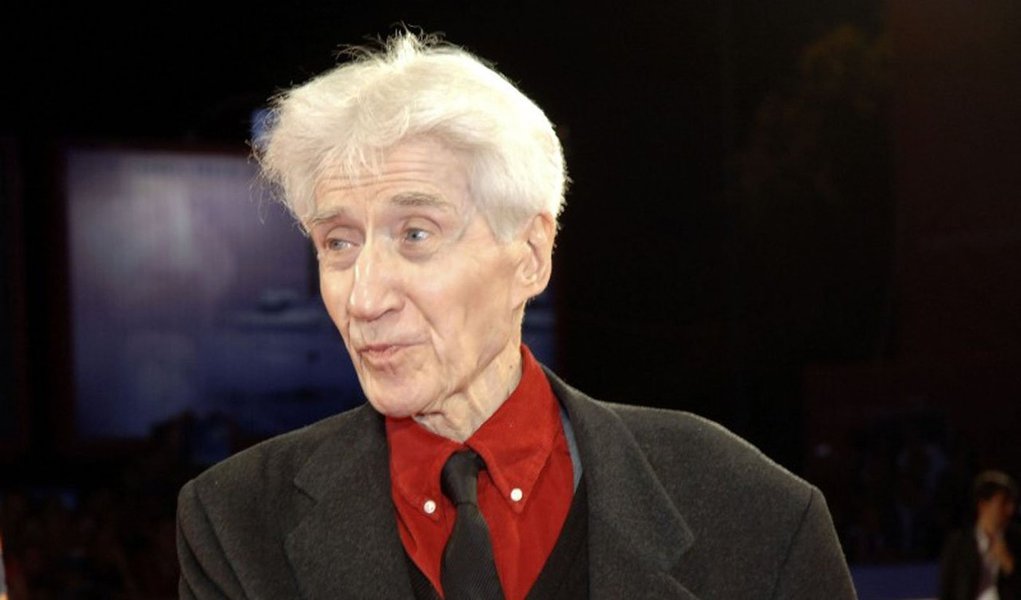 Cineasta tinha 91 anos e foi homenageado na 64ª edição do Festival de Berlim, onde estreou o seu último filme: Amar, Beber e Cantar; Resnais foi um dos expoentes da Nouvelle Vague e também fez história pelos muitos documentários filmados nas décadas de 40 e 40