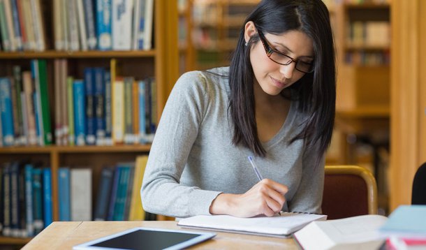 A Secretaria de Cultura do Distrito Federal divulgou no Diário Oficial, uma resolução do Conselho de Cultura do DF, dispositivo que cria o novo programa de passagens e diárias e garante apoio a concessão de bolsas de estudo e capacitação, além de bolsas de pesquisa; serão destinados anualmente R$ 360 mil para o primeiro programa e R$ 300 mil para o segundo