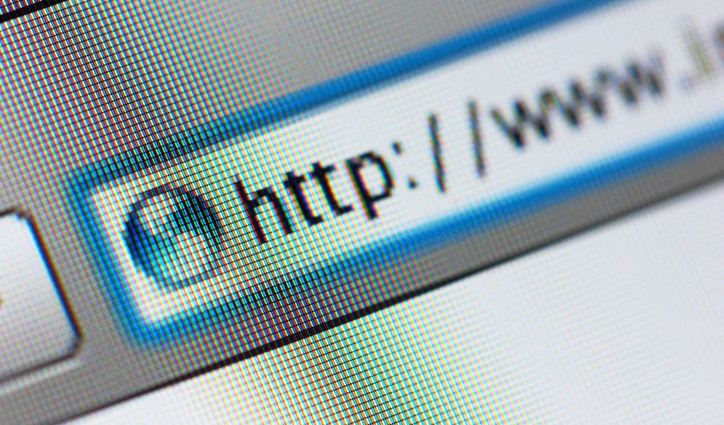 Texto está trancando a pauta da Casa desde outubro do ano passado; presidente da Câmara, Henrique Eduardo Alves (PMDB) argumentou que a matéria é complexa e vai aguardar um consenso em torno da proposta, que determina os direitos e deveres de usuários e provedores de internet; "São muitas posições pró e contra; e é um texto que, a meu ver, tem que ter um consenso na Casa, pela sua repercussão, pela sua importância", disse