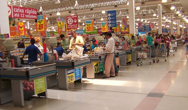 Economistas de instituições financeiras reduziram suas projeções para a inflação (para 5,70%, ante 5,81% previsto anteriormente) e para o crescimento econômico neste ano, ao mesmo tempo em que mantiveram a perspectiva para a Selic em 2014