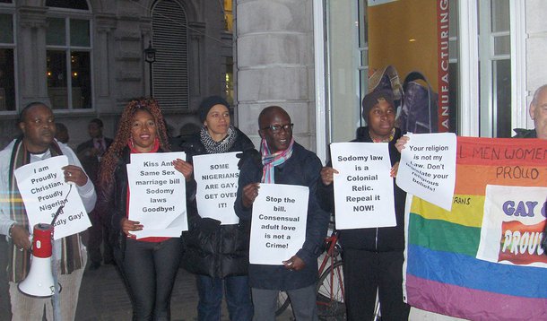 Lei aprovada pelo presidente da Nigéria, Goodluck Jonathan, prevê 14 anos de prisão para quem case ou viva em união de fato com uma pessoa do mesmo sexo no país