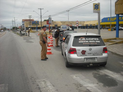 As mortes no trânsito tiveram queda de 19% no Paraná, de janeiro a setembro, comparado com o mesmo período de 2012. Foram 1.526 mortes em locais de acidente, nos primeiros nove meses do ano; De acordo com informações do BPTran os dois principais fatores são o excesso de velocidade e a ingestão de bebidas alcoólicas, aliados ao desrespeito à sinalização 