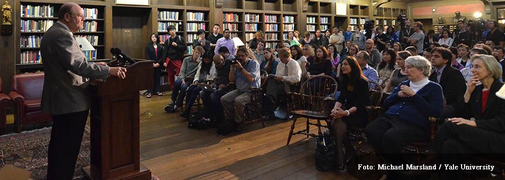 Austríaco Martin Karplus, de 83 anos, o britânico Michael Levitt, de 66, e o israelense Arieh Warshel, de 73, desenvolveram pesquisas sobre os modelos multiescala para sistemas químicos complexos; os três trabalham em universidades norte-americanas