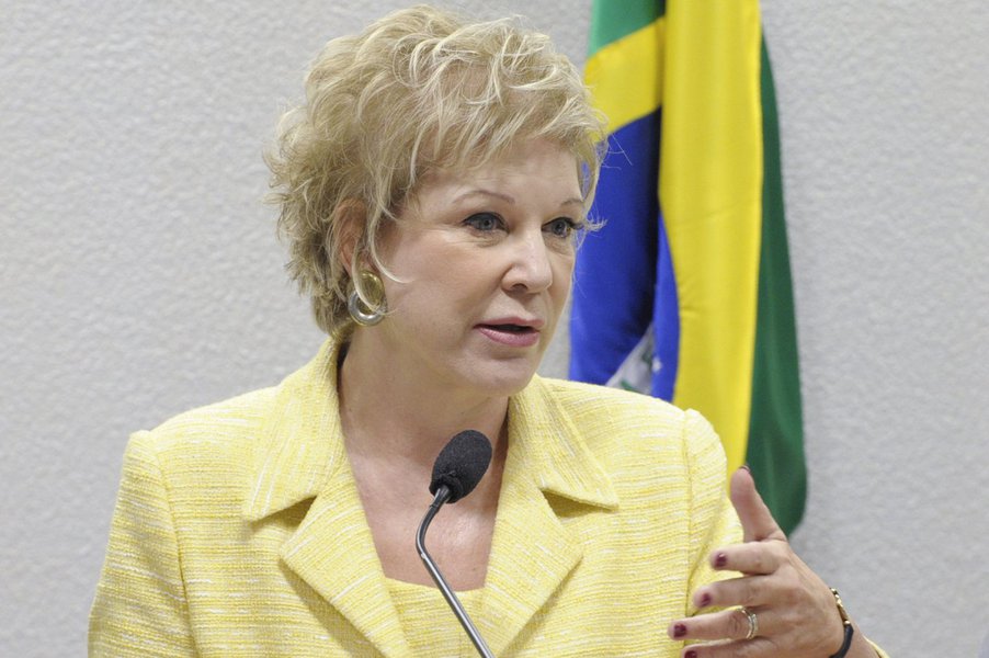 "Chegou o momento de revelar mais da nossa cultura e diversidade. É hora de mostrar mais do que isso em nossa literatura, música e artes cênicas", disse a ministra da Cultura, Marta Suplicy, em abertura do 14º Festival Iberoamericano de Teatro de Bogotá; "Não só em eventos como este, mas também na Copa do Mundo vamos promover distintas e ricas manifestações culturais", acrescentou