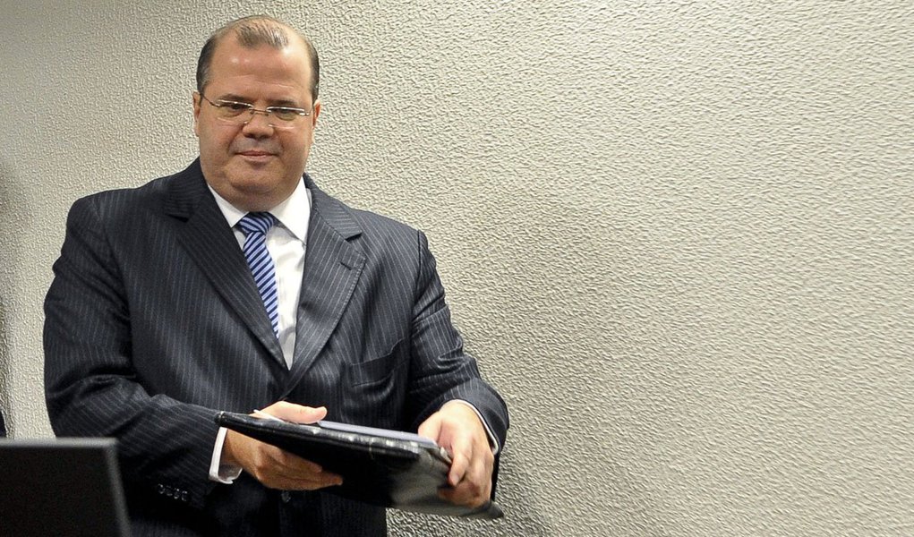 Na opinião de instituições financeiras consultadas pelo Banco Central, dirigido por Alexandre Tombini, a taxa básica de juros deve subir 0,25 ponto percentual nesta reunião, no dia 26 de fevereiro, o Copom elevou a Selic pela oitava vez seguida, com 0,25 ponto percentual, reduzindo o ritmo de ajuste que antes era 0,50 ponto percentual