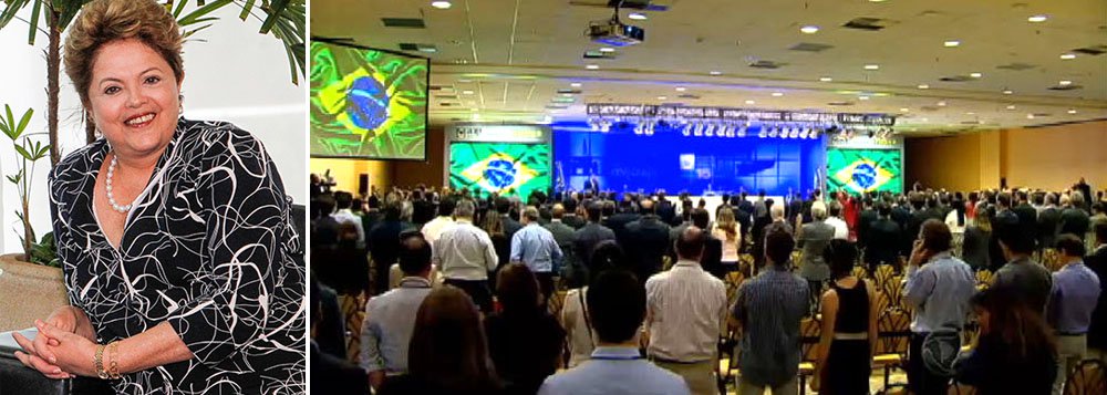 "Libra é a prova de que é perfeitamente possível preservar o interesse do povo brasileiro e atrair o interesse das empresas privadas", disse ela, acrescentando que no próximo mês as empresas vencedoras do leilão vão pagar, ao assinar o contrato com a Agência Nacional do Petróleo , R$ 15 bilhões ao governo federal