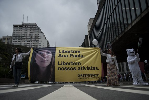 Ativista do Greenpeace Ana Paula Maciel foi oficialmente comunicada nesta quinta-feira 31 pela Justiça russa da acusação de vandalismo pelos atos de protesto dos quais participou em uma plataforma petrolífera no país; ela está detida há cerca de dois meses no país