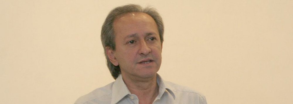 A Promotoria de Investigação Penal da 2ª Central de Inquéritos de Niterói instaurou procedimento administrativo investigatório criminal para apurar possível prática de crime licitatório por parte do ex-prefeito Jorge Roberto Silveira; o objeto da investigação é um contrato assinado em 2011 entre a prefeitura e a sociedade empresária Arcamat 200 Comércio e Serviços para fornecer alimentos aos abrigados de instituições sediadas na cidade