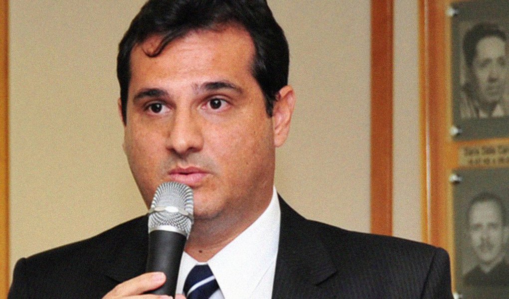 Corregedor do Conselho Nacional do Ministério Público (CNMP), Alessandro Tramujas Assad, abriu um procedimento disciplinar para analisar a conduta da promotora do Distrito Federal Márcia Milhomens Corrêa, que foi a responsável pela elaboração de um pedido de quebra de sigilos telefônicos na região da Praça dos Três Poderes, a pretexto de investigar o suposto uso de um celular no presídio da Papuda por José Dirceu; pedido de quebra de sigilo englobou aparelhos usados no Palácio do Planalto, Congresso e Supremo Tribunal Federal