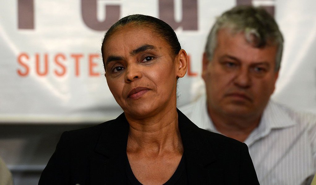 Pré-candidata a vice-presidente na chapa de Eduardo Campos, a ex-senadora Marina Silva afirma que "a crise que sacode as joias da Coroa --Petrobras e Eletrobras-- e, surpreendentemente, instala-se em núcleos de excelência como Ipea, IBGE e Embrapa, tem origem para além da política e revela o mal endêmico do patrimonialismo embutido no Estado brasileiro"; ela prevê então uma "tragédia" nesse processo de "apropriação privada do que é público"