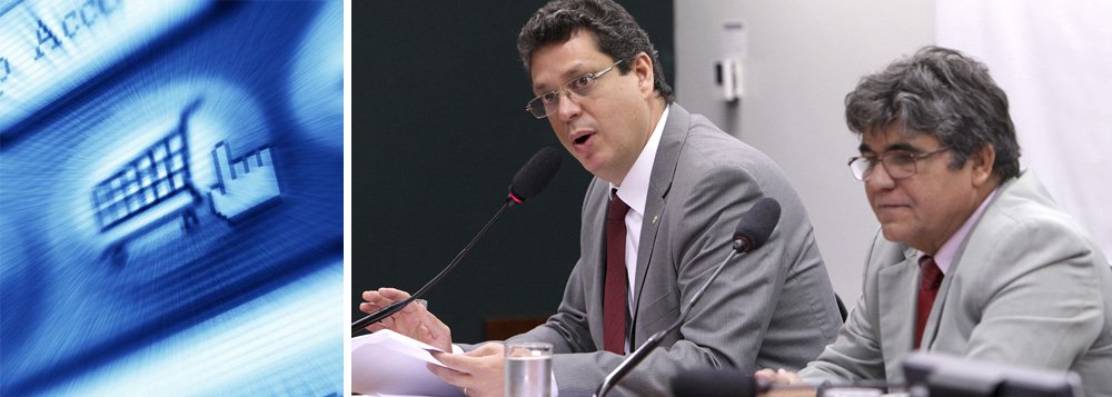 Comissão especial da Câmara que estuda mudanças na cobrança do ICMS em vendas realizadas pela internet aprovou, nesta quarta (2), o relatório do deputado federal Márcio Macêdo (PT-SE) à Proposta de Emenda à Constituição (PEC) 197/12, do Senado; ele apresentou o novo parecer e estabeleceu que o ICMS do comércio eletrônico, nas compras feitas por internet ou telefone, será dividido de forma gradual entre os estados vendedores e os consumidores, a fim de reduzir o impacto na arrecadação dos estados de origem das mercadorias; "Mudança é uma vitória e 1º acordo pela reforma tributária no Brasil. "Os Estados do Norte e Nordeste serão os principais beneficiados com a repartição do imposto", disse Márcio Macêdo