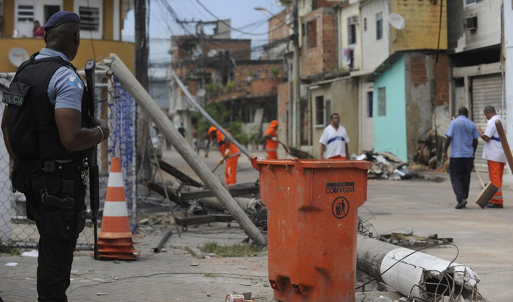 Justiça do Rio decretou a prisão preventiva de nove suspeitos de atuação no Complexo do Alemão, na Penha, subúrbio da capital fluminense; os homens eram investigados no inquérito que apurava os responsáveis por ataques à Unidade de Polícia Pacificadora (UPP) e também à Delegacia de Polícia do Complexo do Alemão (45a DP), ocorridos nos dias 28 e 31 de janeiro janeiro último