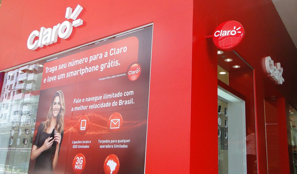 A Claro oferece a partir desta segunda-feira Internet móvel de quarta geração sem custo adicional a todos os usuários pré-pagos e de linhas pós-pagas do tipo "controle" que tenham planos 3G e aparelhos compatíveis com a tecnologia 4G. A estratégia é uma tentativa de migrar sua base de clientes para serviço de maior velocidade e faturar mais com serviços de dados